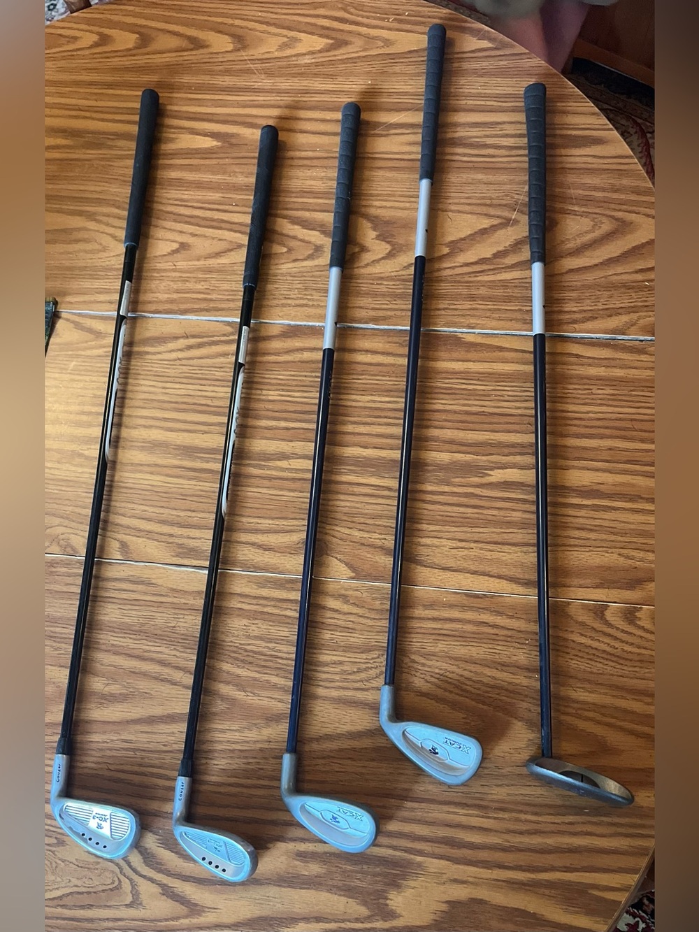 Set of 5 Cougar Xcat junior golf clubs